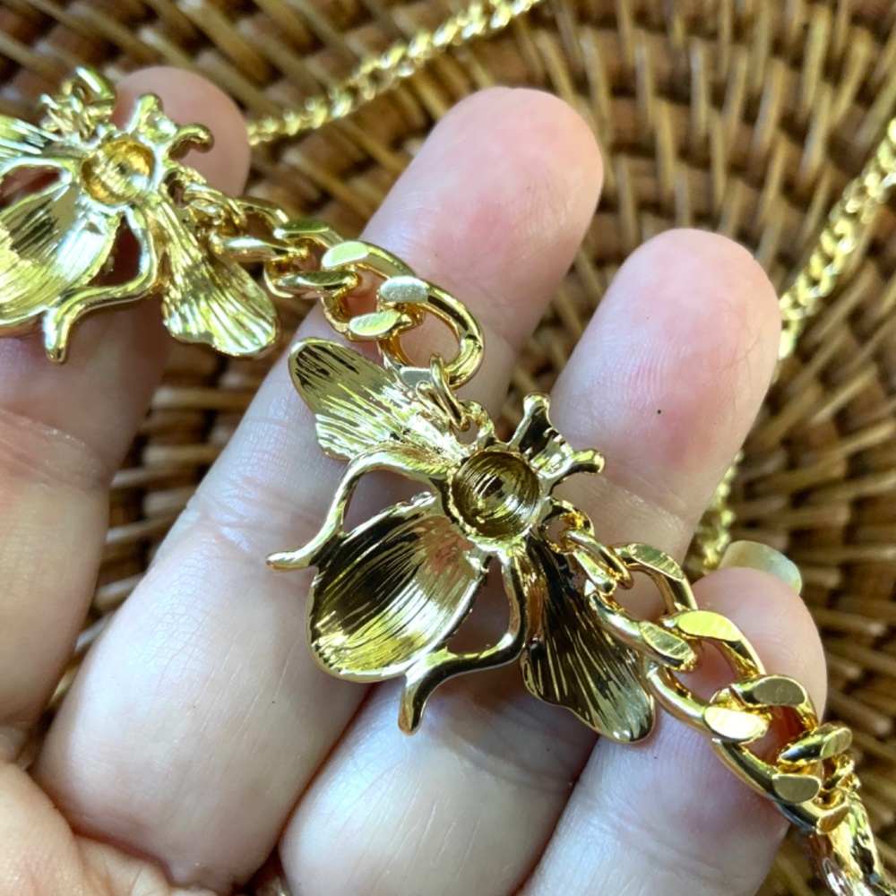 Lilly Pulitzer NECKLACE NWT Sparkling BUMBLE BEE ⭐️GOLD LINK CHAIN / CRYSTALS - Picture 5 of 13